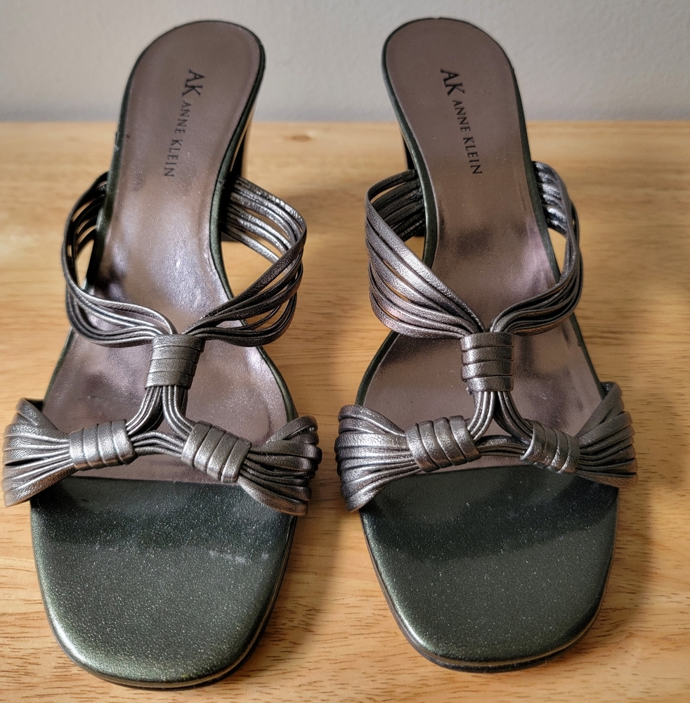 Anne Klein Women's Metallic Sandals Sz 8M